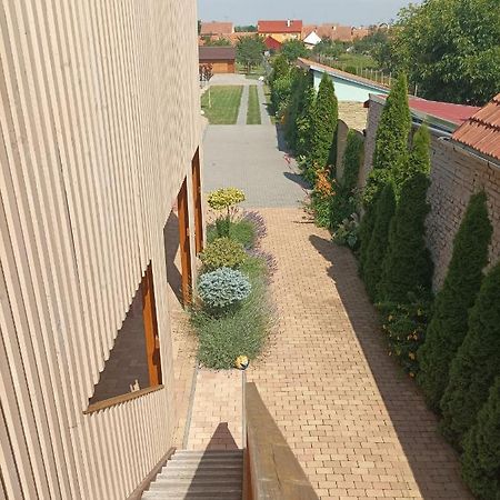 Penzion Venkovsky Dvur Hlohovec Ngoại thất bức ảnh